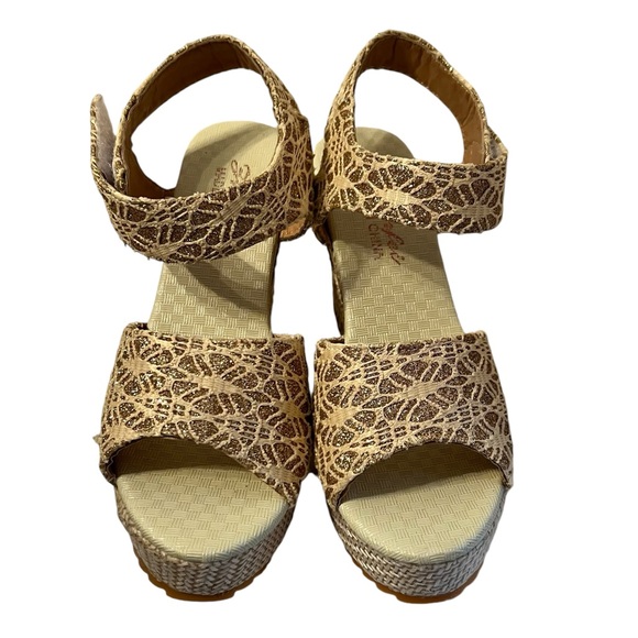 Zhanfei Shoes - Zhanfei Gold Metallic Lace Platform Wedge Open Toe Shoes Size 6.5 NWOT